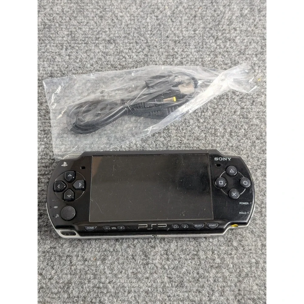 Sony PSP Console Black 2001 Handheld With Charger and‎ Battery Tested & Working